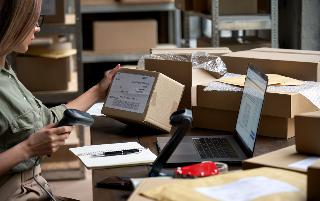 Corrugated vs Poly Mailers: Choosing the Right Ecommerce Packaging