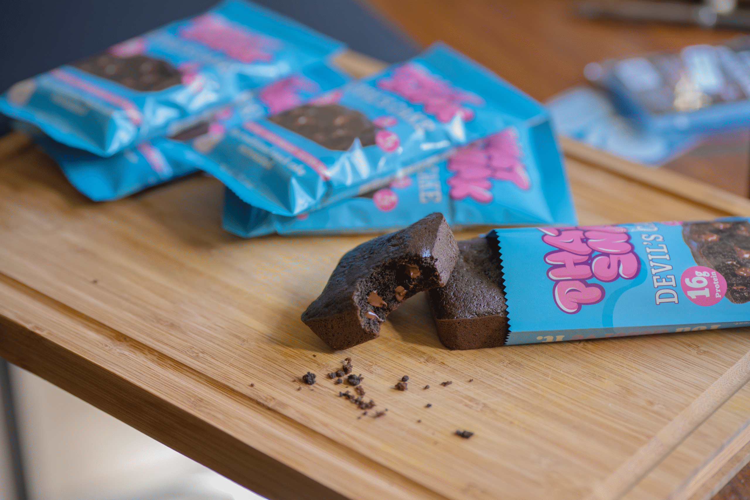 Case Study: Custom Fin-Sealed Lay-Flat Pouches for Phat Snax